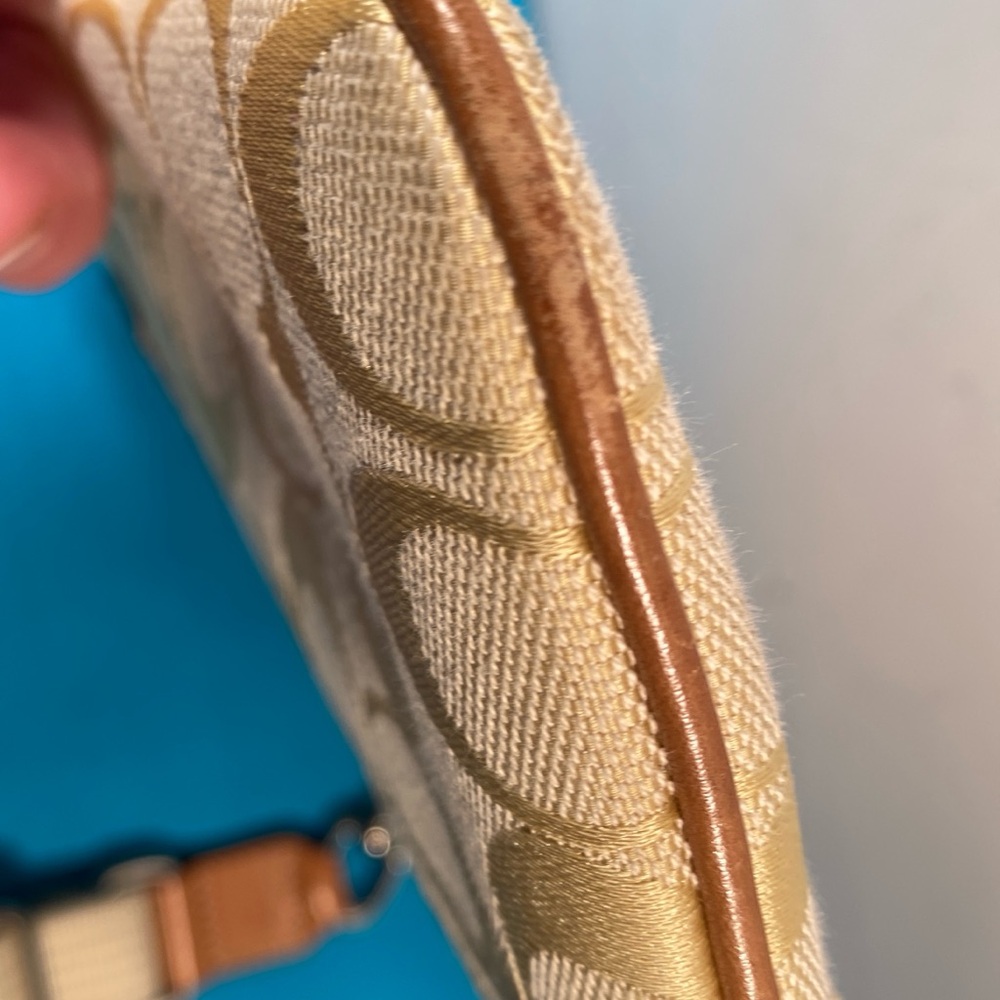 Coach Crossbody Bag w/hang tag - Picture 7 of 10